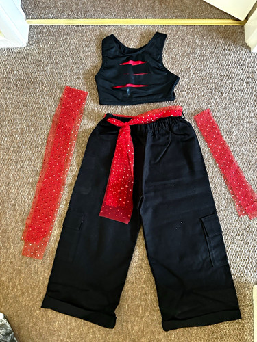 Black red dance - black,